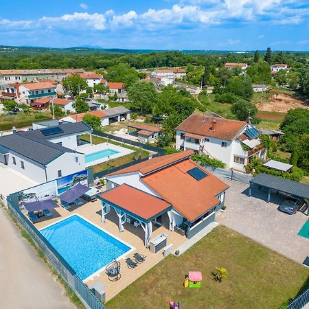 Villa Beauty With Heated Pool And Jacuzzi Канфанар Экстерьер фото