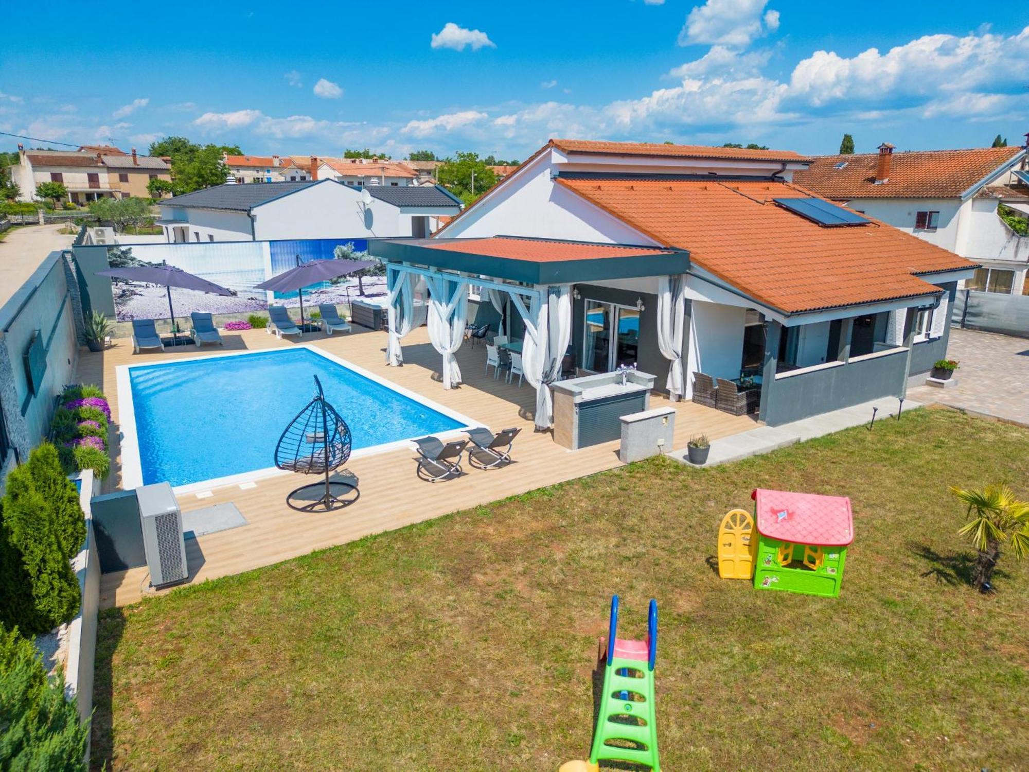 Villa Beauty With Heated Pool And Jacuzzi Канфанар Экстерьер фото