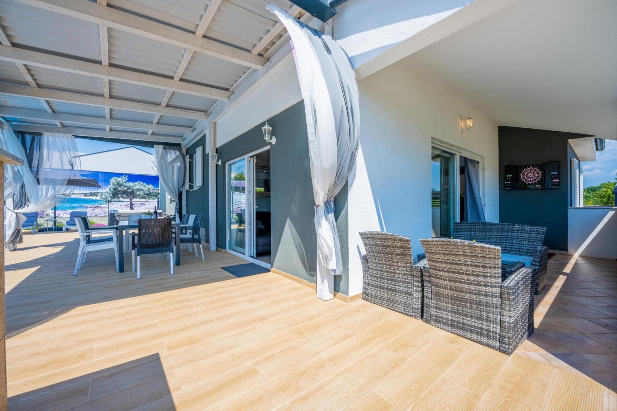 Villa Beauty With Heated Pool And Jacuzzi Канфанар Экстерьер фото