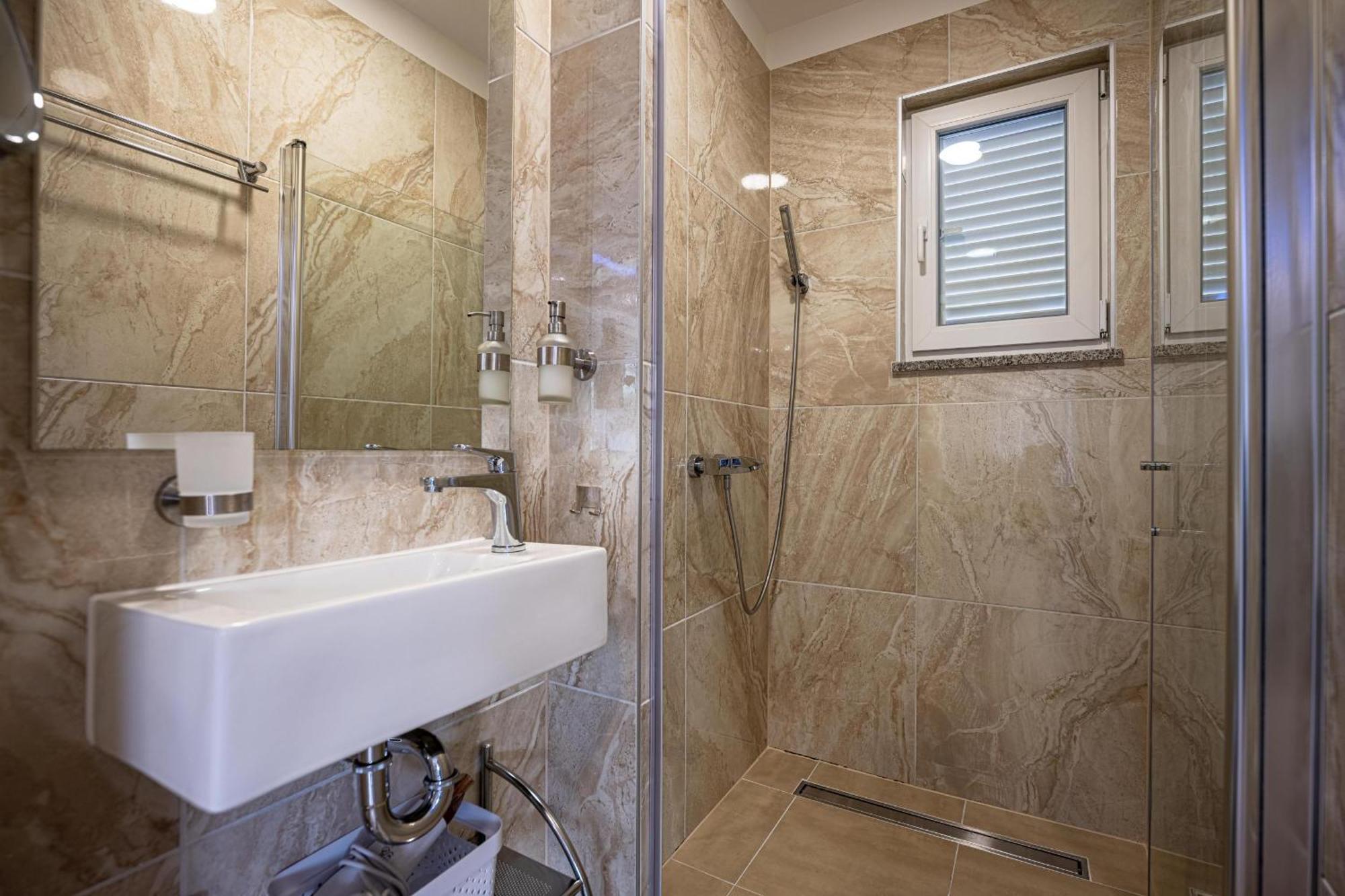 Villa Beauty With Heated Pool And Jacuzzi Канфанар Экстерьер фото
