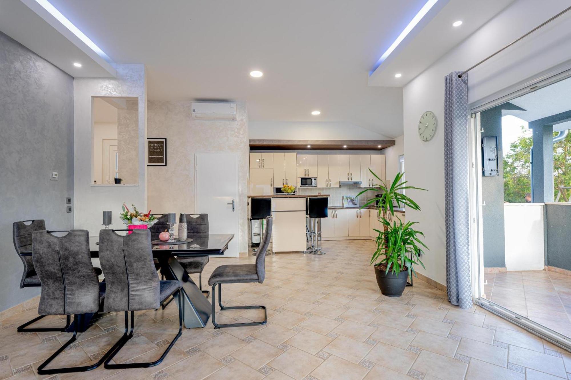 Villa Beauty With Heated Pool And Jacuzzi Канфанар Экстерьер фото